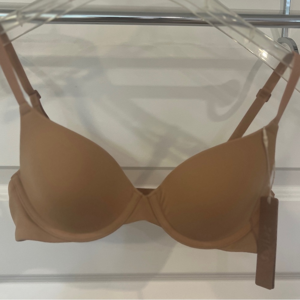 Skims Smooth Nude Underwire T-Shirt Bra Sz32A
- Tan